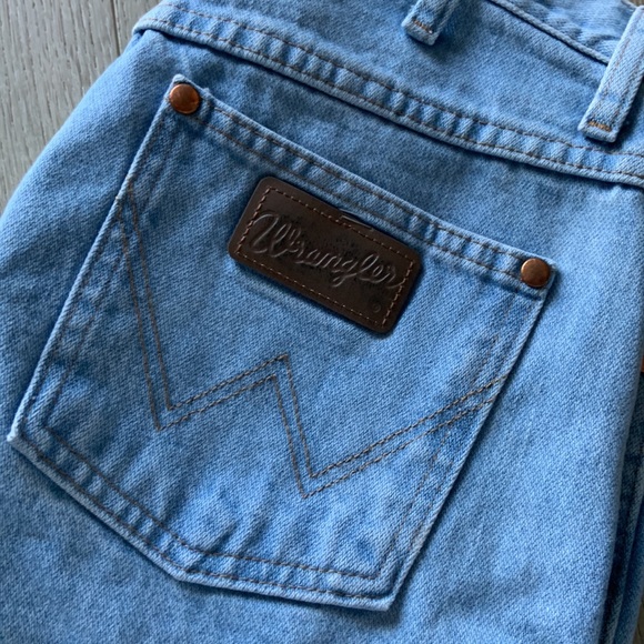 Wrangler Slim Fit Jeans - Picture 8 of 8